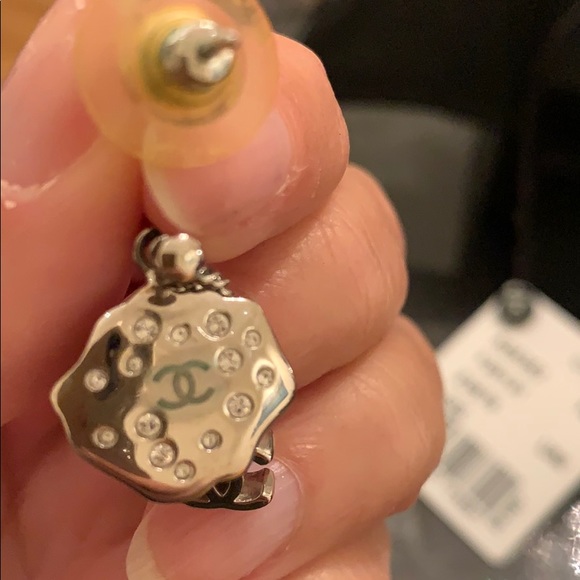 100% authentic Chanel Camelia earrings,dangling CC - Picture 4 of 4